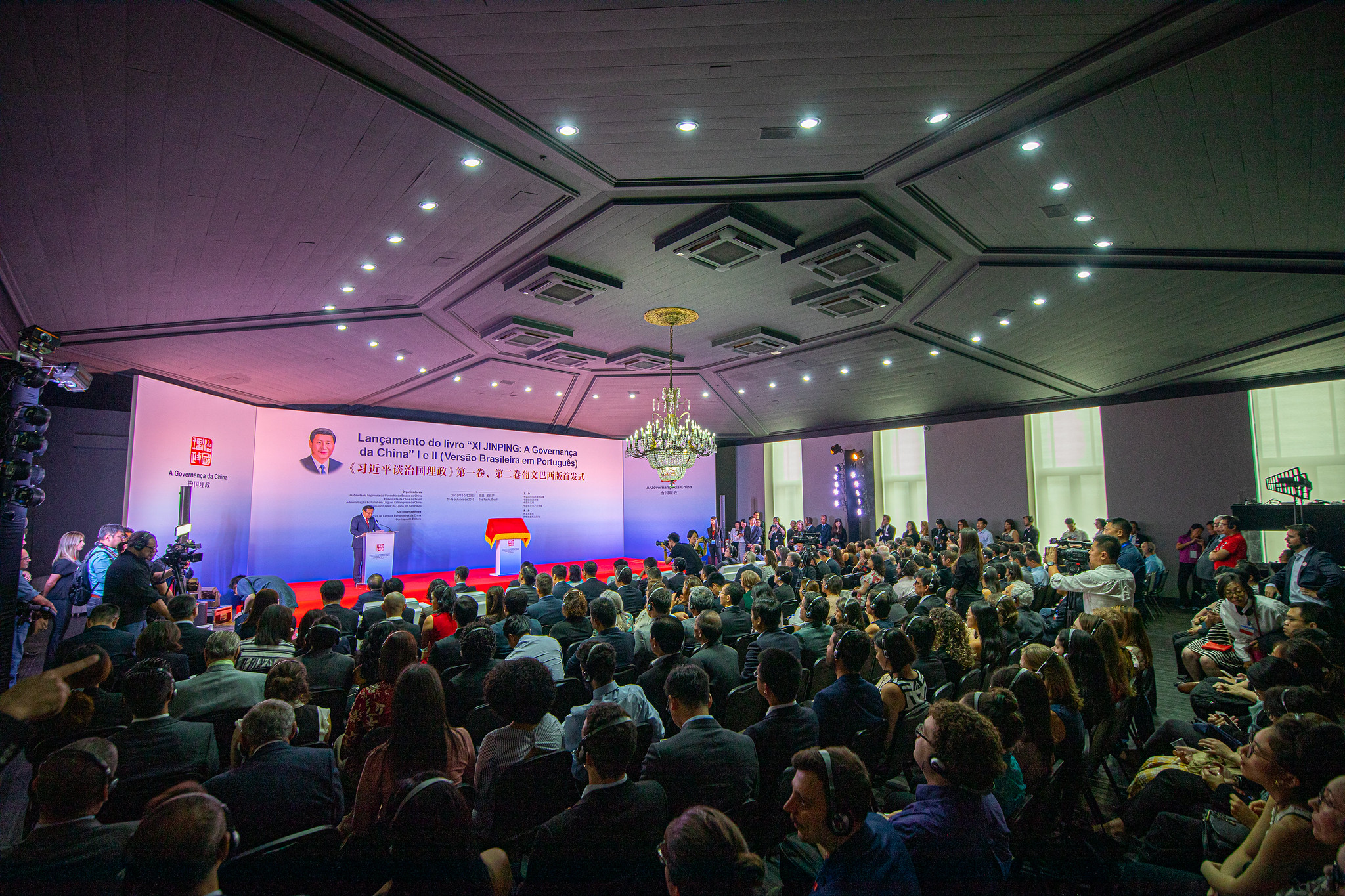 Lançamento do Livro XI JINPING em Português