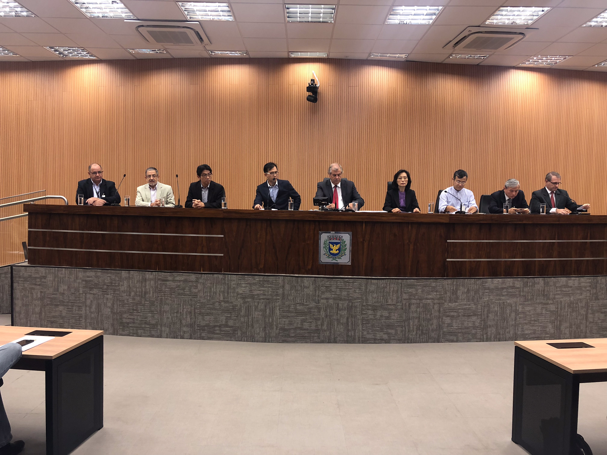 移民问题公开听证会
