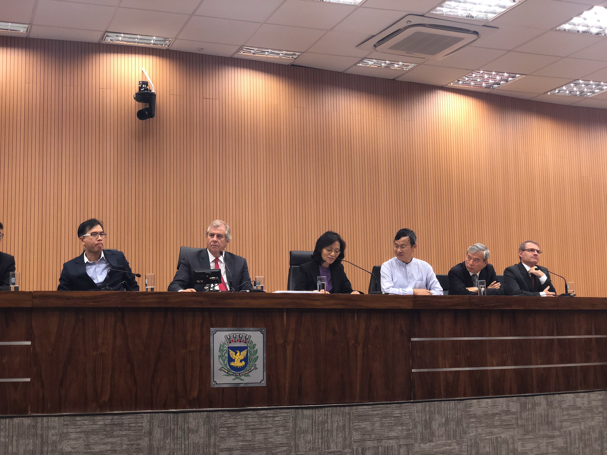 移民问题公开听证会