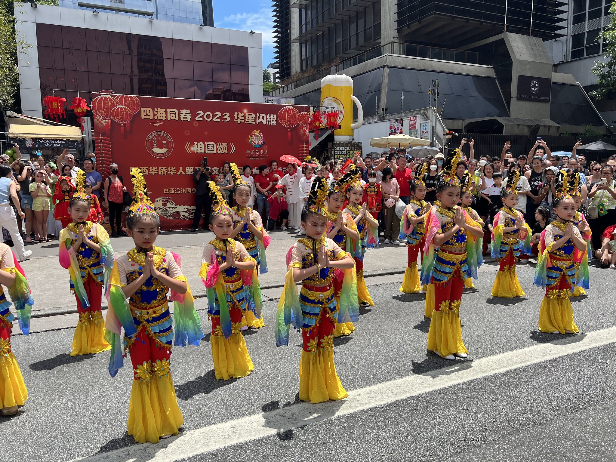 Flash mob do Grupo Artístico HuaXing de São Paulo